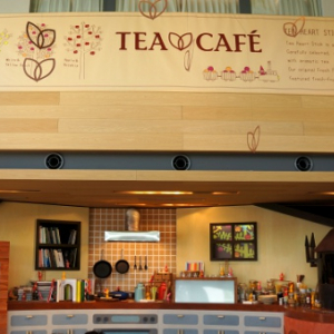 日本初の“ピタゴラ”紅茶工場が登場！　贅沢なフルーツティーを無料で楽しめる“ティーハートカフェ”