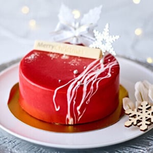 チーズケーキ好きのためのクリスマスケーキが気になる！ルビーチョコとピスタチオづくし、どっちにする？