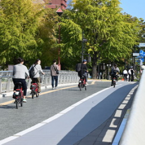 【広島の旅】 地元ガイドと「被ばく遺産」を電動自転車で巡るピースツアー