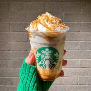 スタバの新作フラペチーノがめちゃうま！ミルフィーユを表現した“パリザク”食感の虜になっちゃうこと間違いなし