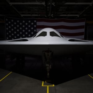 米空軍と軍事企業が新型爆撃機「B-21レイダー」を公開