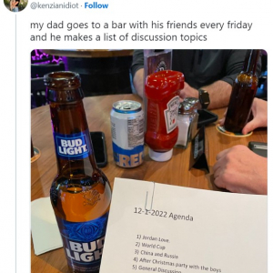 毎週金曜日にバーに行く父が持参する“話の種”リスト 「お父さんと友達になりたい」「一般的な話題について是非話したいです」