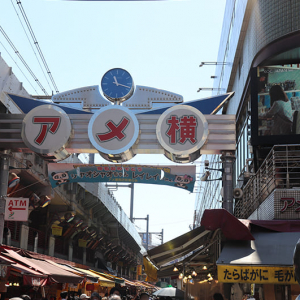 東京・アメ横で多国籍料理を食べ歩き。異国情緒な街並みに驚き！