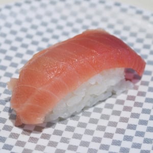 回転寿司「魚べい」の創業祭で80円の中トロを食べてみた結果