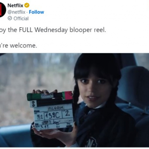 Netflixが公開した『ウェンズデー』のNGシーン 「ウェンズデーが笑ってるよ」「素顔のジェナ・オルテガ」