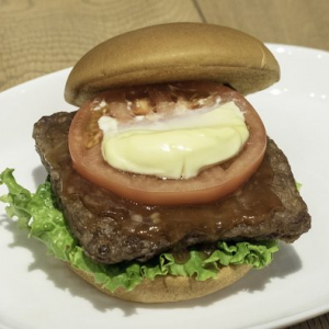 モスバーガー、黒毛和牛を一頭丸ごと使ったプレミアムバーガーを100万食限定販売