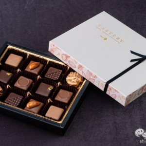 2023年のバレンタインはメリーチョコレートを贈ろう！ 『TASTERY（テイストリー）　ナッツ＆キャラメルチョコレート』は、とろけるくちどけがオトナのおいしさ♪