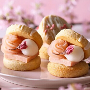 BAKERS gonna BAKEに桜といちごの春が到来。ふんわり桜が香るスコーンサンドはお花見に持って行きたい！