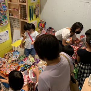魔法の駄菓子屋「チロル堂」、大人の飲食代が子どものカレーやおやつに変身！ 子どもを貧困・孤独から地域で守る　奈良県生駒市