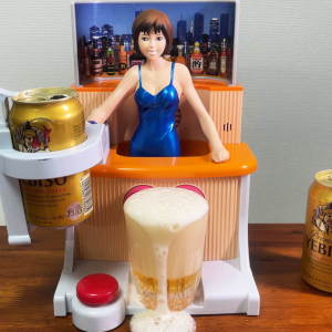 釈由美子にビールを注いでもらえるマシンがスゴイ！ これで一人でも寂しくない