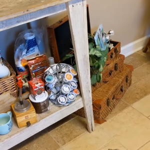 愛猫に食事の時間をベルで知らせるようにしたら・・、自分でベルを鳴らしておやつを催促するようになりました！！【アメリカ・動画】