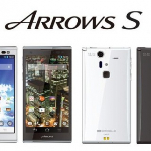 イーモバイル、AXGP方式下り最大76Mbps対応のクアッドコアスマートフォン「ARROWS S（EM01F）」を発表、8月以降に発売