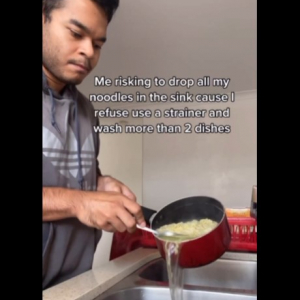 袋麺を作る際のあるある動画 「ドキドキの瞬間」「フォークは危険」
