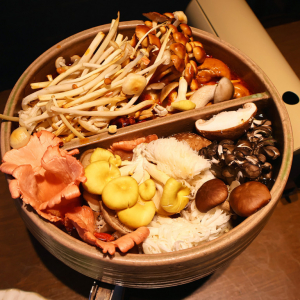 きのこ料理はいいぞ！ 渋谷「裏の山の木の子」できのこモリモリのガチ火鍋ときのこ尽くしの一品料理を食べた話