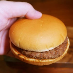 マクドナルドのハンバーガーを美味しく食べる3つの方法