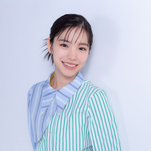 沖縄出身16歳・當真あみインタビュー「演技の仕事の楽しさをこの作品で学びました」　広瀬すず主演『水は海に向かって流れる』公開