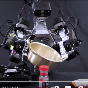 「ラーメンを作るのにコストかけすぎ」「未来は明るいのか暗いのか」 テキサス大学がインスタントラーメンを作るロボット開発