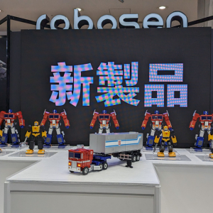 「トランスフォーマー」完全自動変形コンボイのRobosenが新製品2モデルをお披露目：東京おもちゃショー2023
