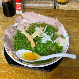 麺とスープを覆い尽くす圧巻のチャーシュー！　福島駅近くの「らぁめん たけや」で朝ラーをキメた