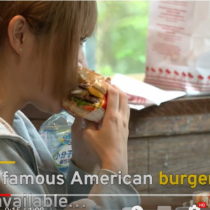 台湾に1日限定でオープンしたIn-N-Out Burgerに人だかり