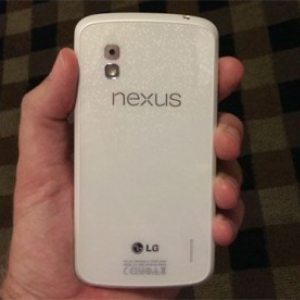 Nexus 4ホワイトカラーの発売日は6月10日で、Android 4.3を標準搭載するというウワサ