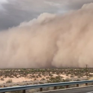 まるで巨大な壁のような外観！アリゾナで発生した砂嵐「ハブーブ」が凄まじい！