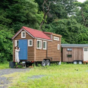 7畳のタイニーハウス暮らし夫婦、2棟目カワウソ号は宿に。宿泊で住まい観が一変!? ライター体験記「私はどう生きるか」 三浦半島