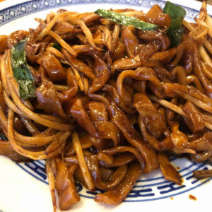 “揚州商人飲み”が最高！ モチモチの刀切麺の上海焼きそばや充実の一品料理で最高の夜を過ごせる