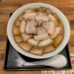 明日9月15日まで！　喜多方ラーメン坂内の焼豚が23枚載ったメガ盛り焼豚ラーメン「焼豚まみれ祭」