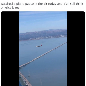 どうしても空中で停止しているように見える飛行機
