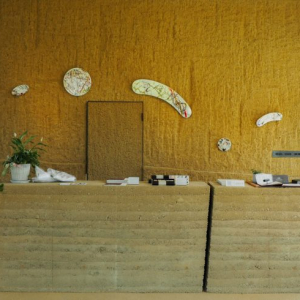 「土壁」美術館”見て・触れ・食べ”土を楽しむ。目指すは”日曜左官”を日常に、癒やし効果など新たな発見も　土のミュージアム SHIDO　兵庫・淡路島