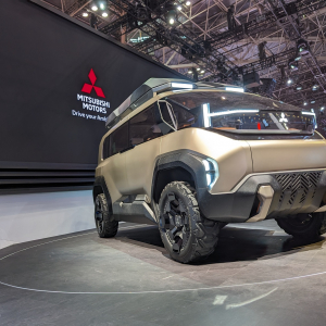 三菱自動車、未来の「デリカ」をイメージしたクロスオーバーPHEVを世界初公開【ジャパンモビリティショー2023】