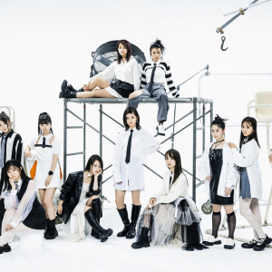 ベールを脱いだ「ＷＨＩＴＥ　ＳＣＯＲＰＩＯＮ」(ホワイトスコーピオン)　デビュー曲「眼差しＳｎｉｐｅｒ」を池袋サンシャイン噴水広場で初披露