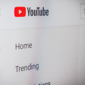 YouTubeがAIツール使用動画に情報開示を義務付けると発表