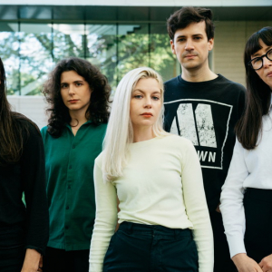 Alvvays、NPR名物企画「Tiny Desk Concert」出演で4曲を披露