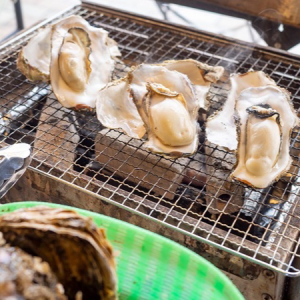【茨城県つくば市・千葉県柏市】牡蠣を海鮮BBQで楽しむ出張カキ小屋、iiasつくばに登場。モラージュ柏でも同時開催