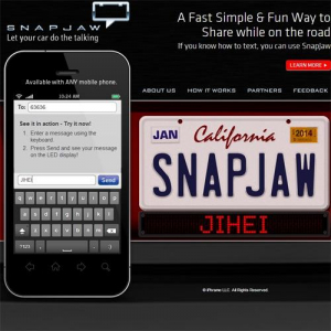 クルマに好きなメッセージ 世界初のデジタルステッカー 『SNAPJAW』