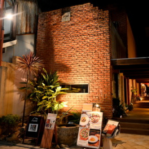 【奈良市】まるでバリのリゾート！薪窯の酒粕ピザが味わえる「カフェオアシス」