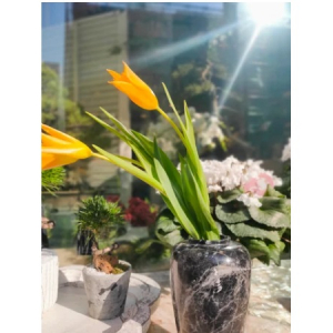 【東京都中央区】季節の花と石の花器を展示。Hello Stone Project、花と石の花器による企画展を開催
