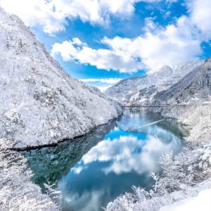 富山県の秘境で撮影された冬景色が絶景だと話題に！「ファンタジーの世界に紛れ込んじゃった」「夢のような景色」