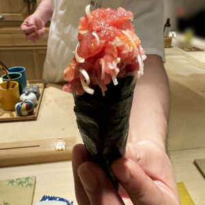 プロ奢ラレヤーが『鮨よし田』で寿司を奢られる→ トルコアイスみたいなの貰った