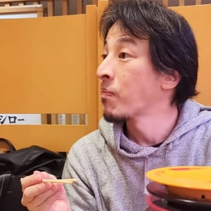 【ウマイ】ひろゆきが回転寿司を食べるYouTube動画が2000万再生突破！ 人生初のスシローが凄い