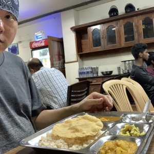 インドで50円のインドカレー定食を食べる！ たった50円なのにおかわり無料！