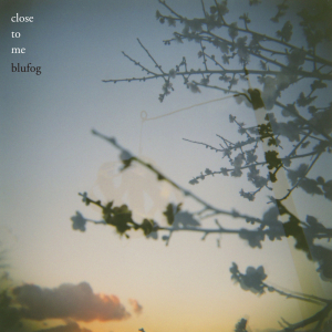 Blufog、ローテンポな新SG「Close to Me」リリース