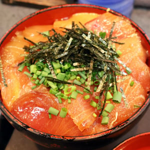 渋谷の知る人ぞ知る名店「魚料理 のじま」で安くてうまい海鮮丼を食べる