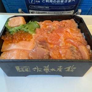 【激レア】JR東京駅で絶対に買うべき駅弁『鮭のルイベ漬盛り海鮮弁当』を食べてみよう