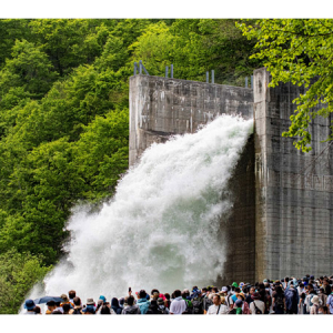 【群馬県みなかみ町】奥利根地域の「みなかみ3ダム春の点検大放流2024」5/18・19開催！大迫力の放流を体験