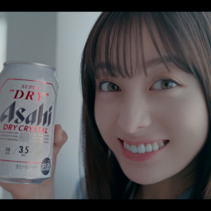 橋本環奈 大好きなビールのCMに初出演！グビッと爽快な飲みっぷりを披露
