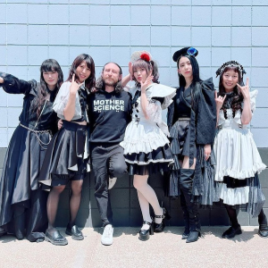 BAND-MAID、インキュバスのマイク・アインジガーと共作曲リリースへ