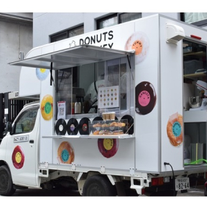 【東京都渋谷区】レコードショップのようなドーナツ専門店「Donuts Jockey」がオープン！